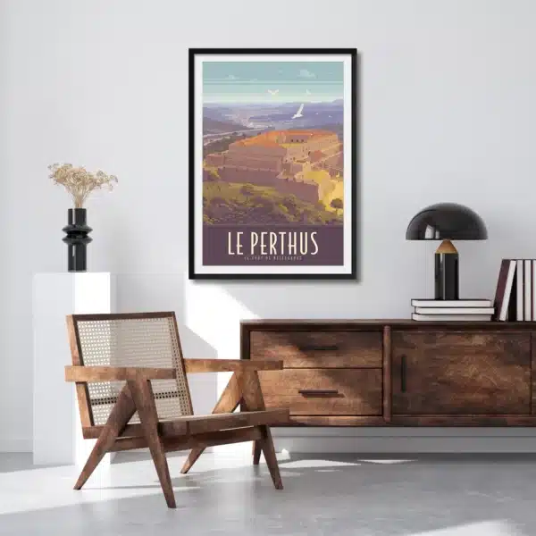Décor avec l'affiche vintage encadrée de Le Perthus et du Fort de Bellegarde